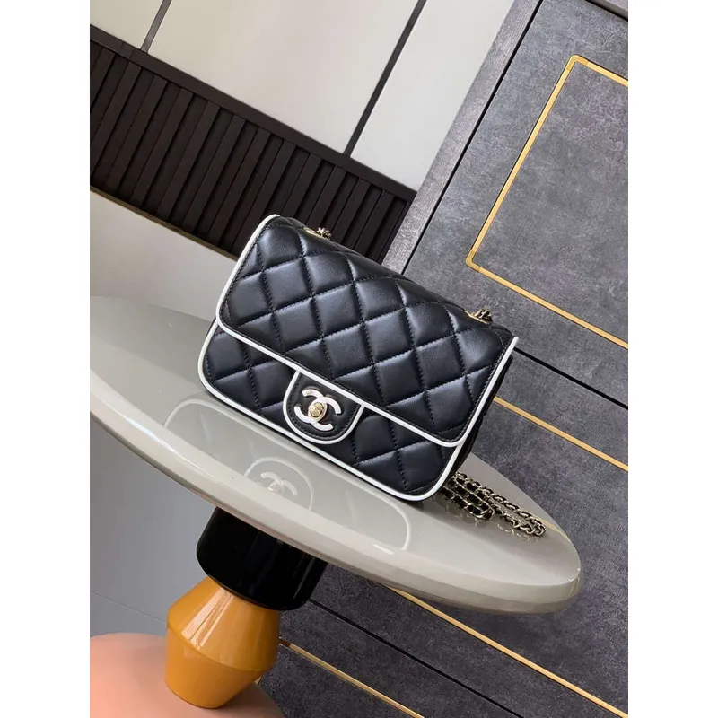 Chanel AS5150 Jaro Léto 2025 Předkolekce Klopová Taška Jehněčí Kůže Černá & Bílá