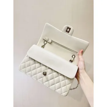 Chanel A01112 Klapková klasická kabelka 11.12 Bílá jehněčí kůže Zlato