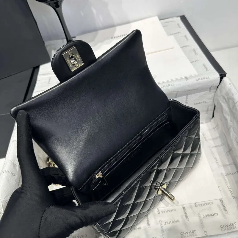 Chanel AS2431 Mini Classic Kabelka s horním držadlem z patentované telecí kůže CC19020
