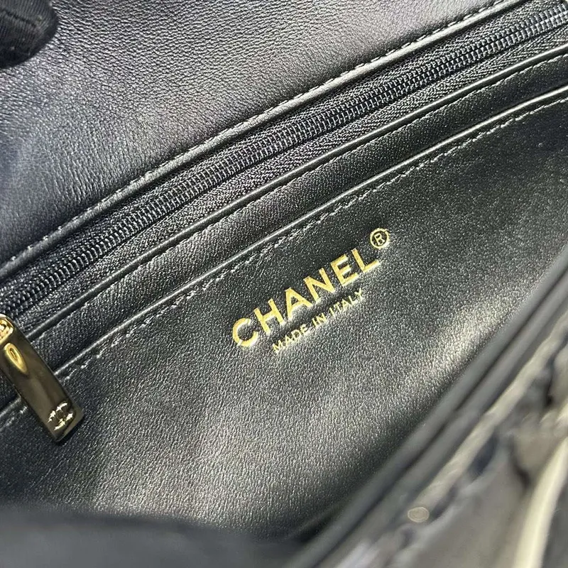 Chanel AS2431 Mini Classic Kabelka s horním držadlem z patentované telecí kůže CC19020