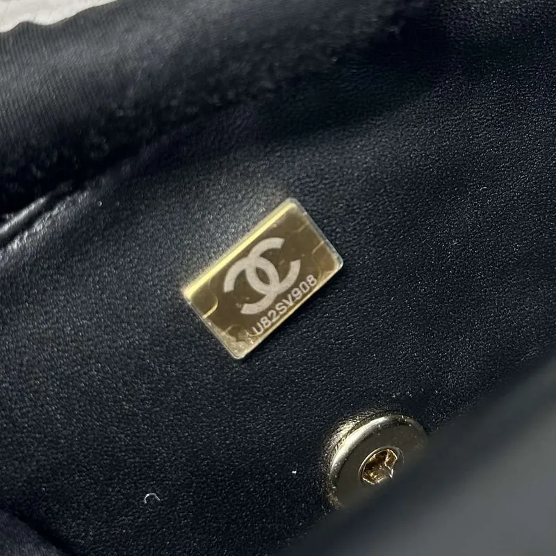Chanel AS2431 Mini Classic Kabelka s horním držadlem z patentované telecí kůže CC19020