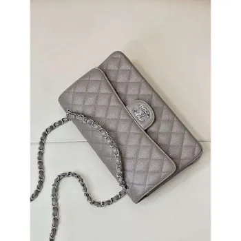 Chanel A01112 Klapková klasická kabelka 11.12 z telecí kůže s šitým okrajem slonová šedá