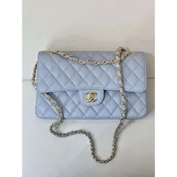 Chanel A01112 Klapková klasická kabelka 11.12 z telecí kůže s šitým okrajem v barvě mlhově modré