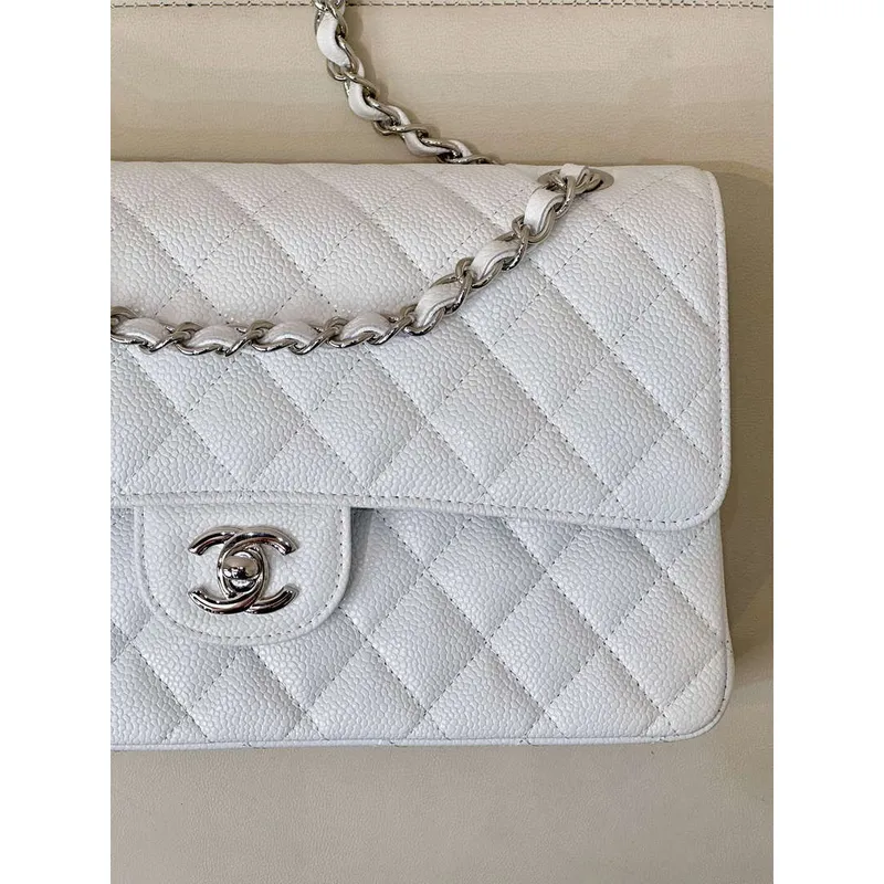 Chanel A01112 Klapková klasická kabelka 11.12 z telecí kůže stříbrný tón kovu bílá