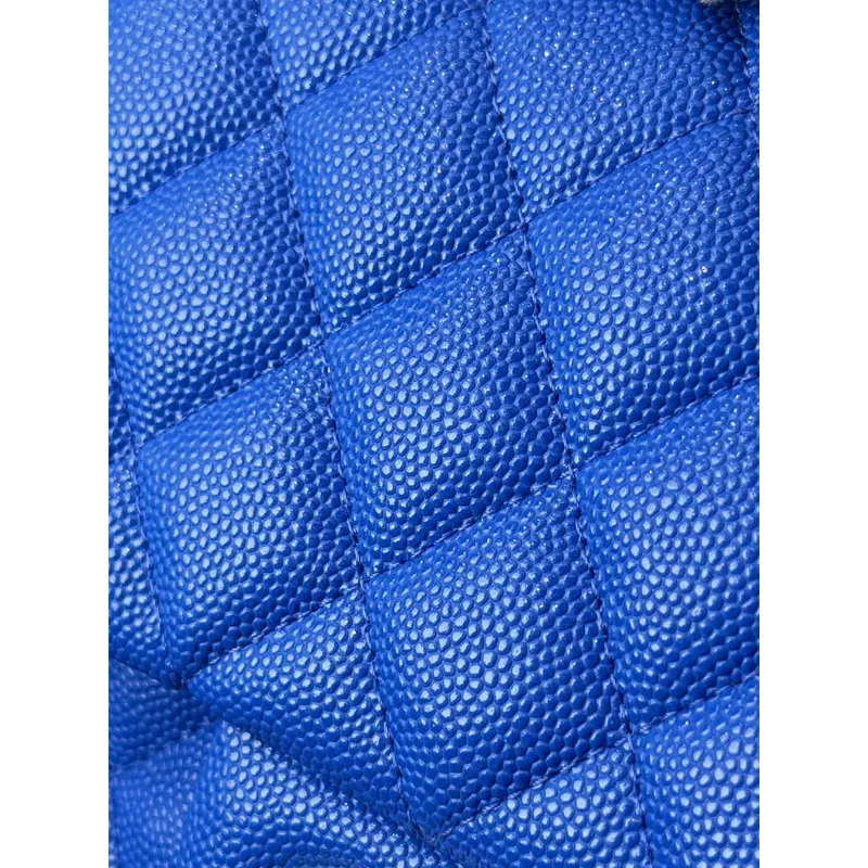 Chanel A01112 Klapková klasická kabelka 11.12 z telecí kůže modrá