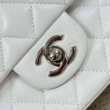 Chanel A01112 Klapková klasická kabelka 11.12 Haas jehněčí kůže & zlatý tón kovu bílá