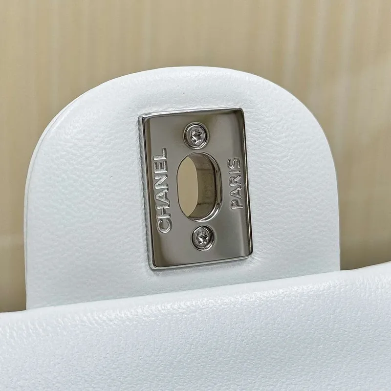 Chanel A01112 Klapková klasická kabelka 11.12 Haas jehněčí kůže & zlatý tón kovu bílá