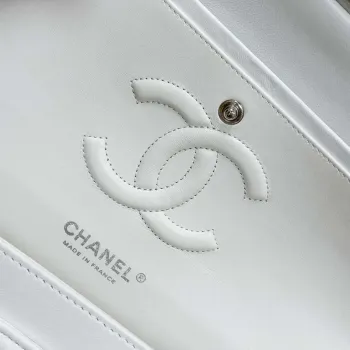 Chanel A01112 Klapková klasická kabelka 11.12 Haas jehněčí kůže & zlatý tón kovu bílá