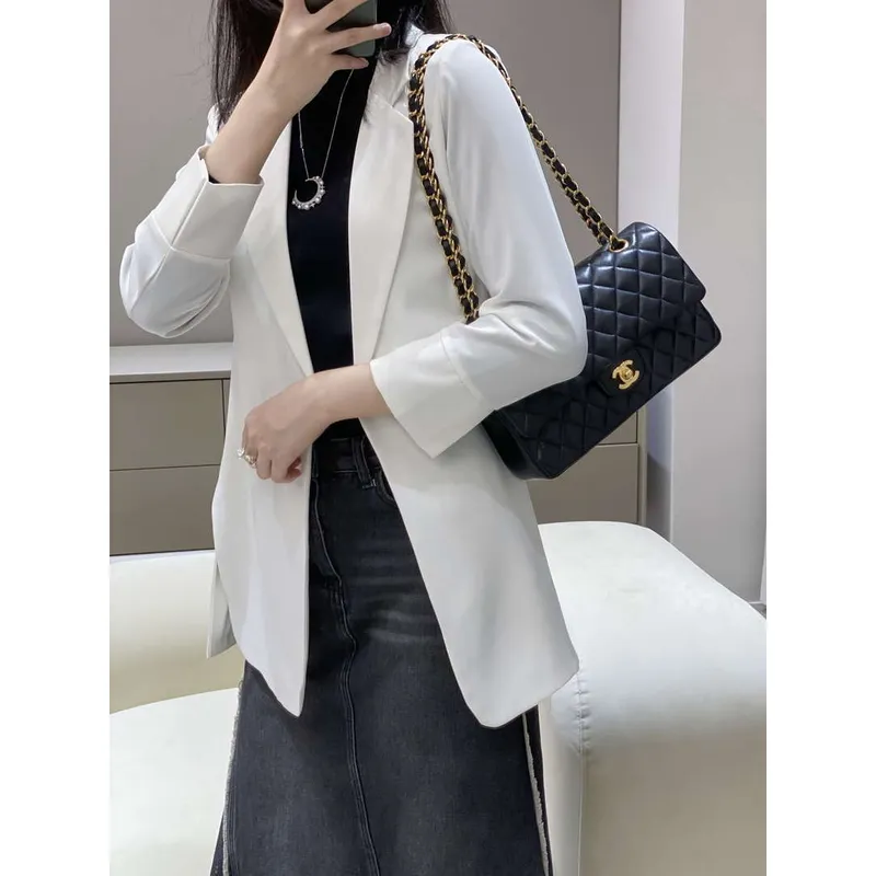 Chanel A01112 Klapková klasická kabelka 11.12 Haas jehněčí kůže & zlatý tón kovu černá