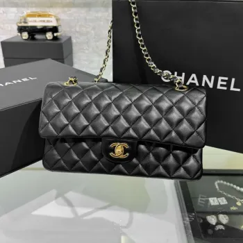 Chanel A01112 Klapková klasická kabelka 11.12 Haas jehněčí kůže & zlatý tón kovu černá