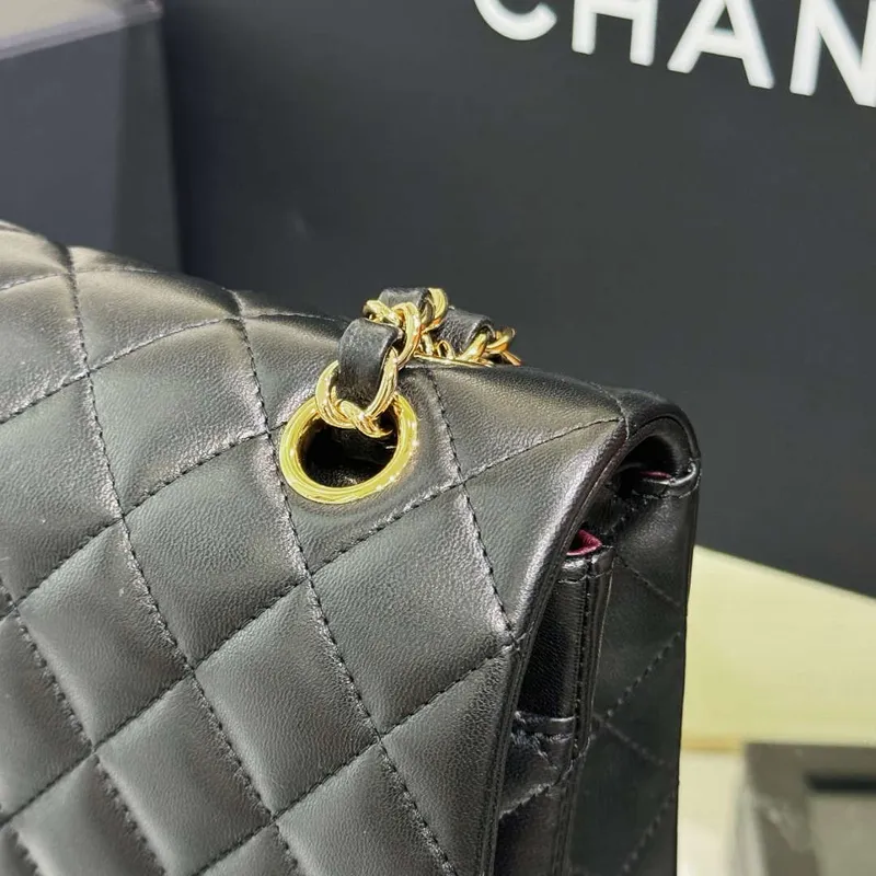 Chanel A01112 Klapková klasická kabelka 11.12 Haas jehněčí kůže & zlatý tón kovu černá