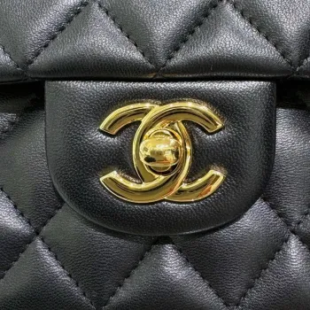 Chanel A01112 Klapková klasická kabelka 11.12 Haas jehněčí kůže & zlatý tón kovu černá