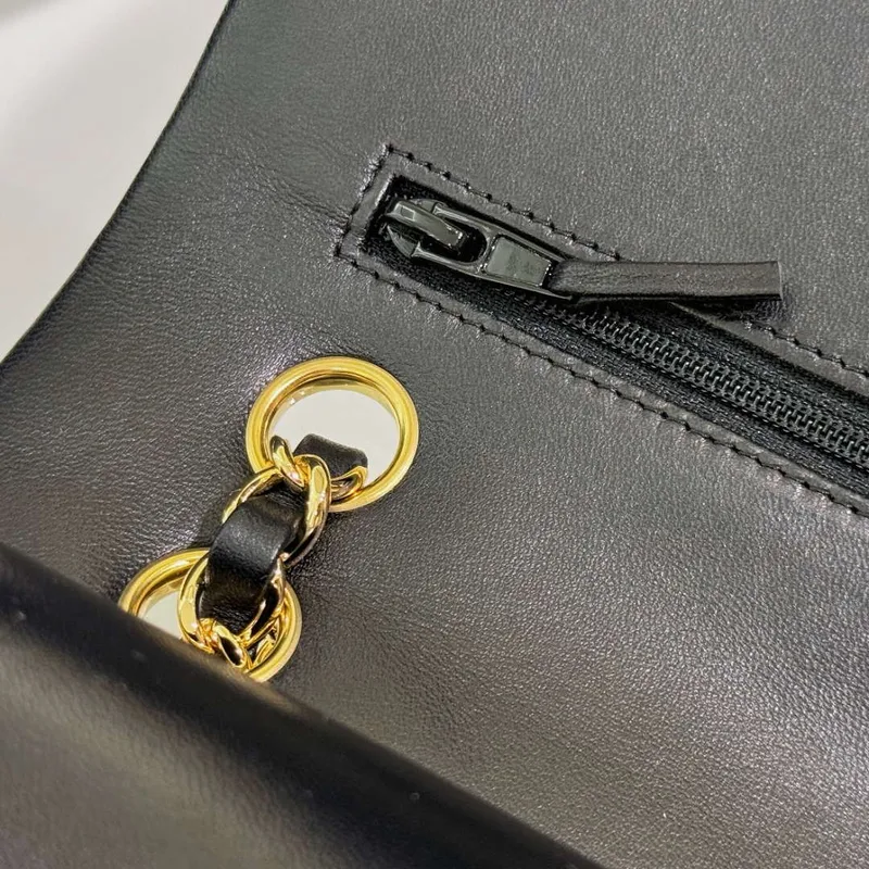 Chanel A01112 Klapková klasická kabelka 11.12 Haas jehněčí kůže & zlatý tón kovu černá