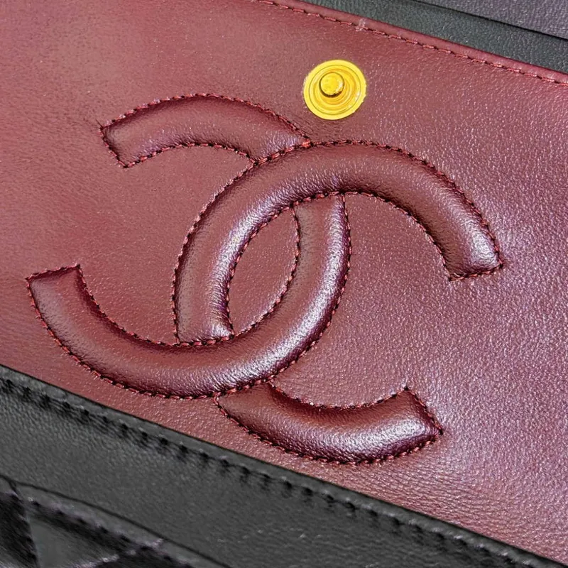 Chanel A01112 Klapková klasická kabelka 11.12 Haas jehněčí kůže & zlatý tón kovu černá