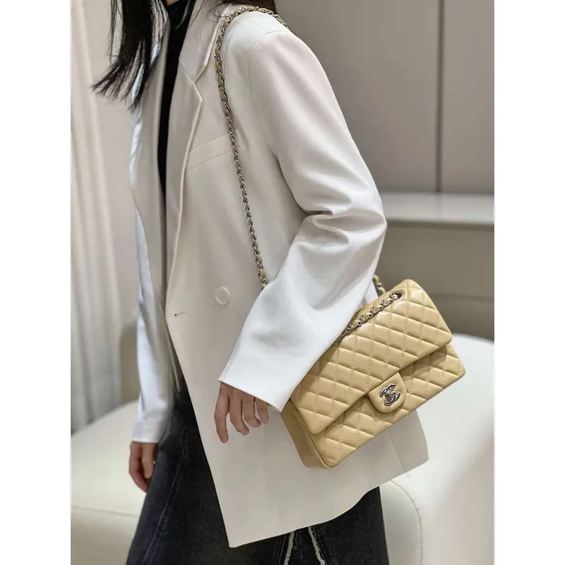 Chanel A01112 Klapková klasická kabelka 11.12 Haas jehněčí kůže & zlatý tón kovu meruňková