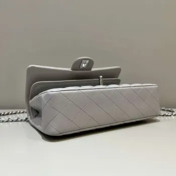 Chanel A01112 Klapková klasická kabelka 11.12 Haas jehněčí kůže & zlatý tón kovu světle šedá