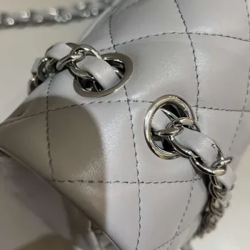 Chanel A01112 Klapková klasická kabelka 11.12 Haas jehněčí kůže & zlatý tón kovu světle šedá