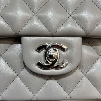 Chanel A01112 Klapková klasická kabelka 11.12 Haas jehněčí kůže & zlatý tón kovu světle šedá