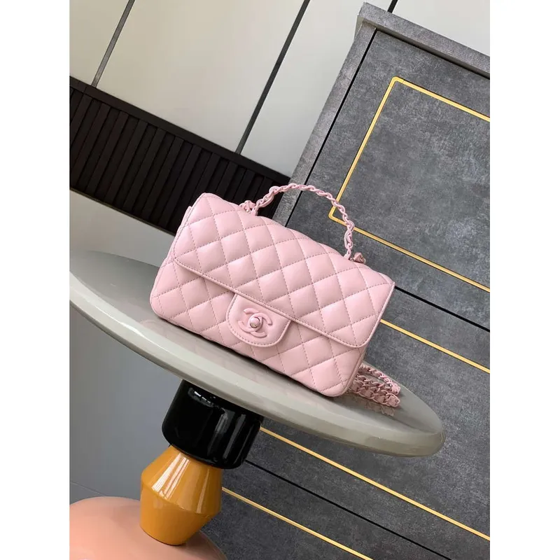 Chanel AS5243 Mini Flap Bag s horním držadlem z jehněčí kůže & lakovaného kovu růžová