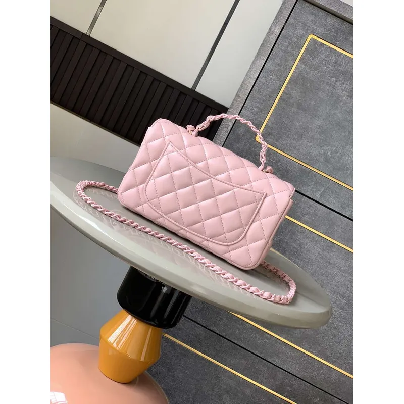 Chanel AS5243 Mini Flap Bag s horním držadlem z jehněčí kůže & lakovaného kovu růžová