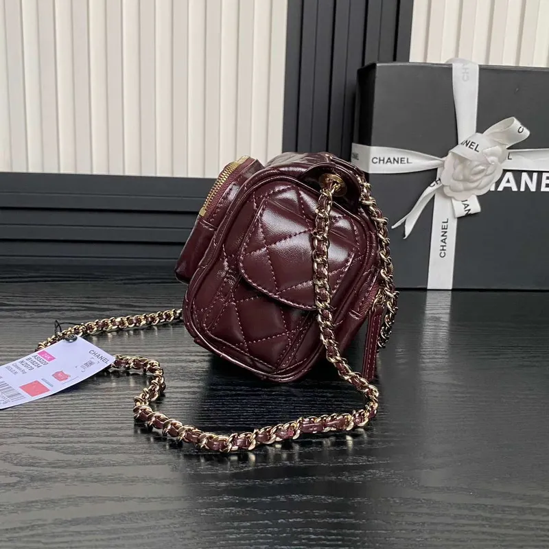 Chanel AS5220 Malá taška na fotoaparát Lesklá zmačkaná jehněčí kůže & zlatý tón kovu tmavě červená