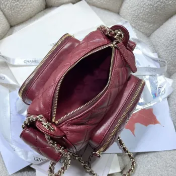 Chanel AS5220 Malá taška na fotoaparát Lesklá zmačkaná jehněčí kůže & zlatý tón kovu vínově červená