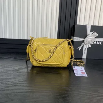 Chanel AS5220 Malá taška na fotoaparát Lesklá zmačkaná jehněčí kůže & zlatý tón kovu žlutá