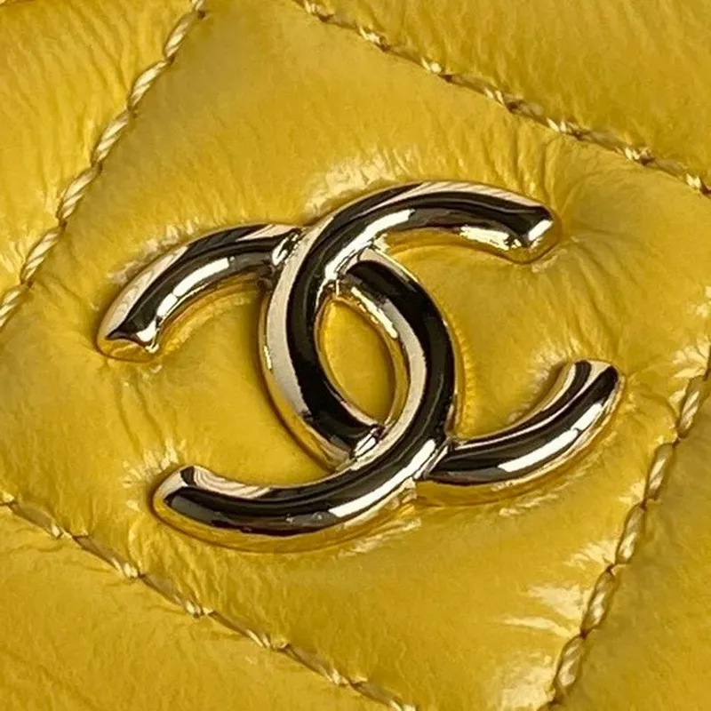 Chanel AS5220 Malá taška na fotoaparát Lesklá zmačkaná jehněčí kůže & zlatý tón kovu žlutá
