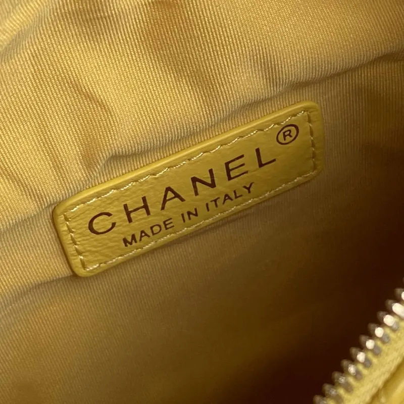 Chanel AS5220 Malá taška na fotoaparát Lesklá zmačkaná jehněčí kůže & zlatý tón kovu žlutá