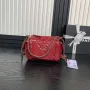 Chanel AS5220 Malá taška na fotoaparát Lesklá zmačkaná jehněčí kůže & zlatý tón kovu červená