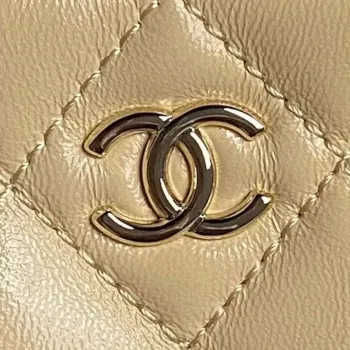 Chanel AS5220 Malá taška na fotoaparát Lesklá zmačkaná jehněčí kůže & zlatý tón kovu meruňková