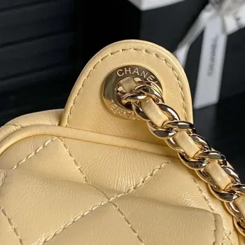 Chanel AS5220 Malá taška na fotoaparát Lesklá zmačkaná jehněčí kůže & zlatý tón kovu meruňková