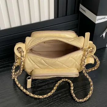 Chanel AS5220 Malá taška na fotoaparát Lesklá zmačkaná jehněčí kůže & zlatý tón kovu meruňková