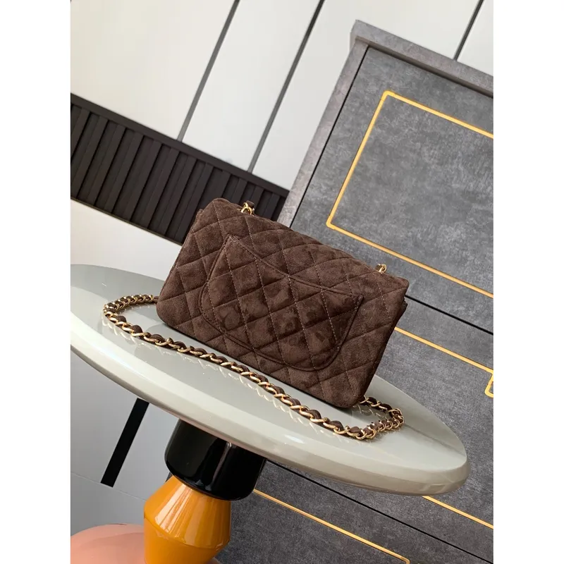 Chanel A69900 Mini Flap Bag z jemné kůže AS1116 tmavě hnědá