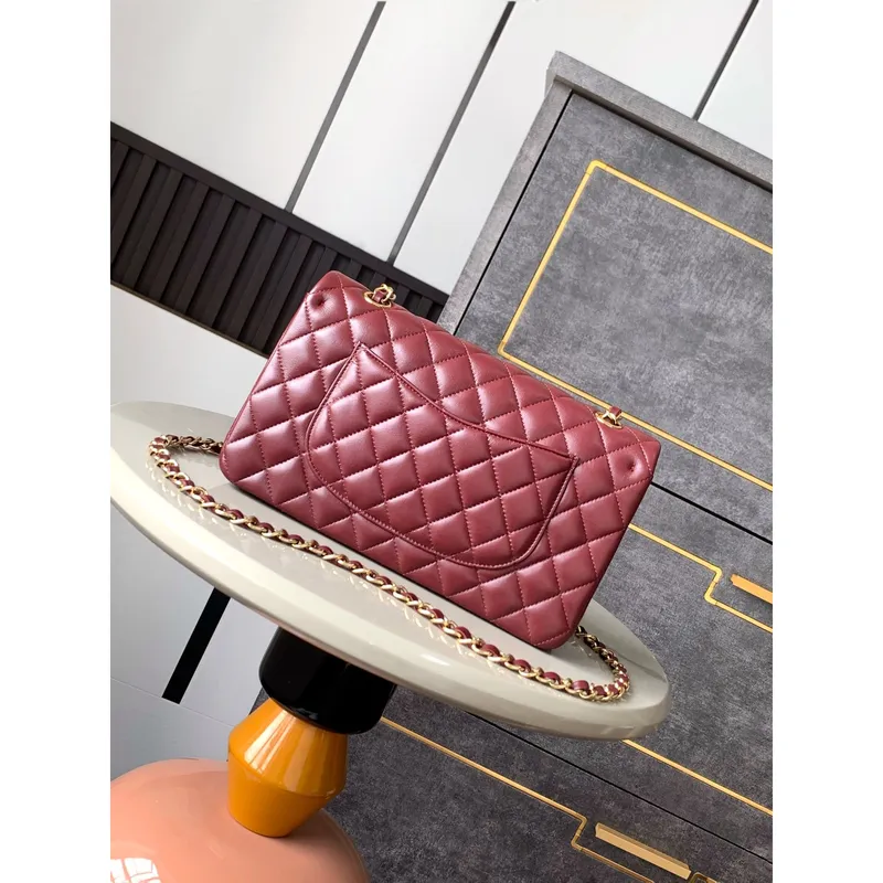 Chanel A01112 Klapková klasická kabelka 11.12 z jehněčí kůže & zlatého tónu kovu vínově červená