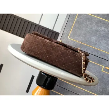 Chanel A01112 Klapková klasická kabelka 11.12 z jemné kůže & zlatého tónu kovu tmavě hnědá