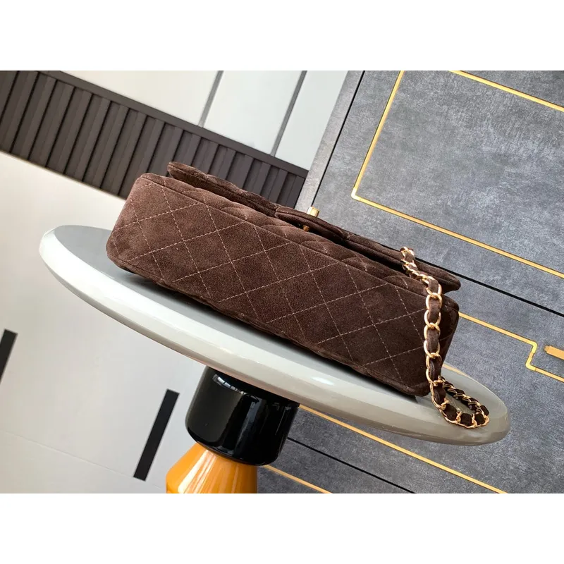 Chanel A01112 Klapková klasická kabelka 11.12 z jemné kůže & zlatého tónu kovu tmavě hnědá