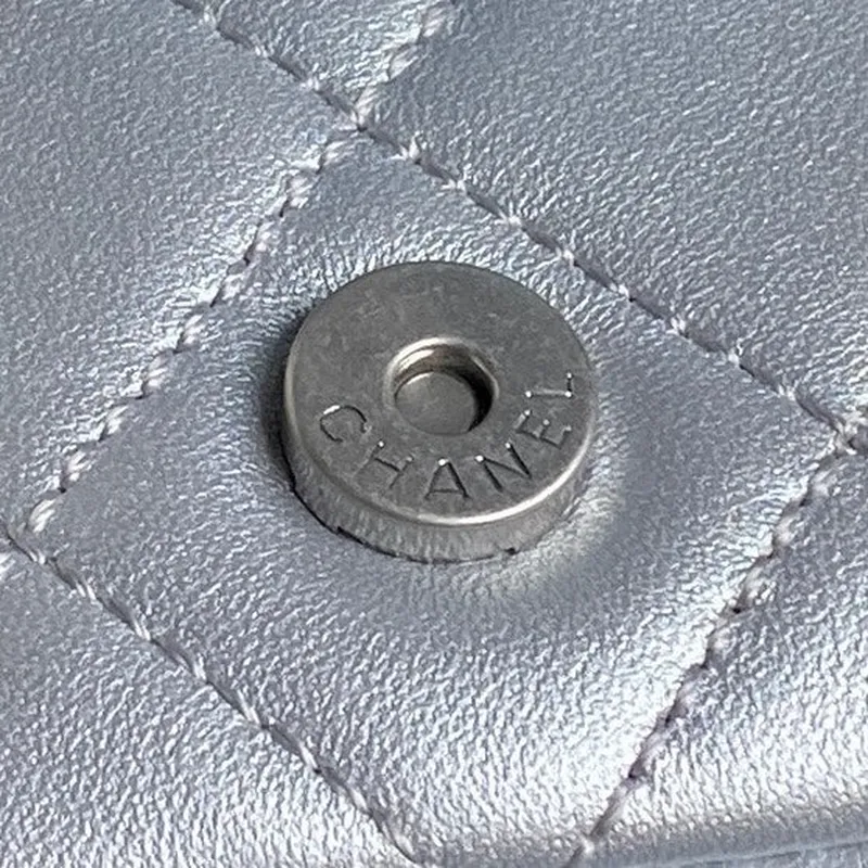 Chanel AS5339 Malá hobo lesklá jehněčí kůže & zlatý tón kovu stříbrná