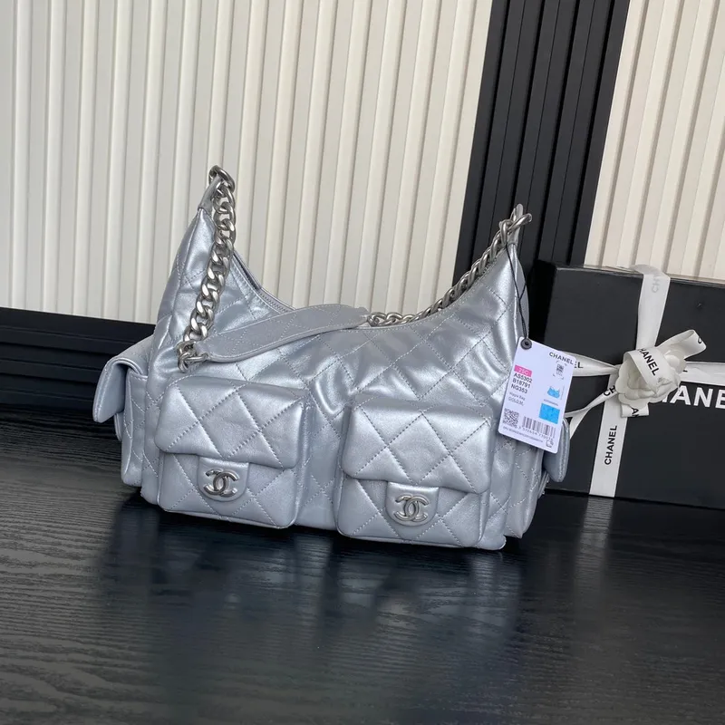 Chanel AS5302 Hobo Lesklá jehněčí kůže & Zlatý tón kovu Stříbrná