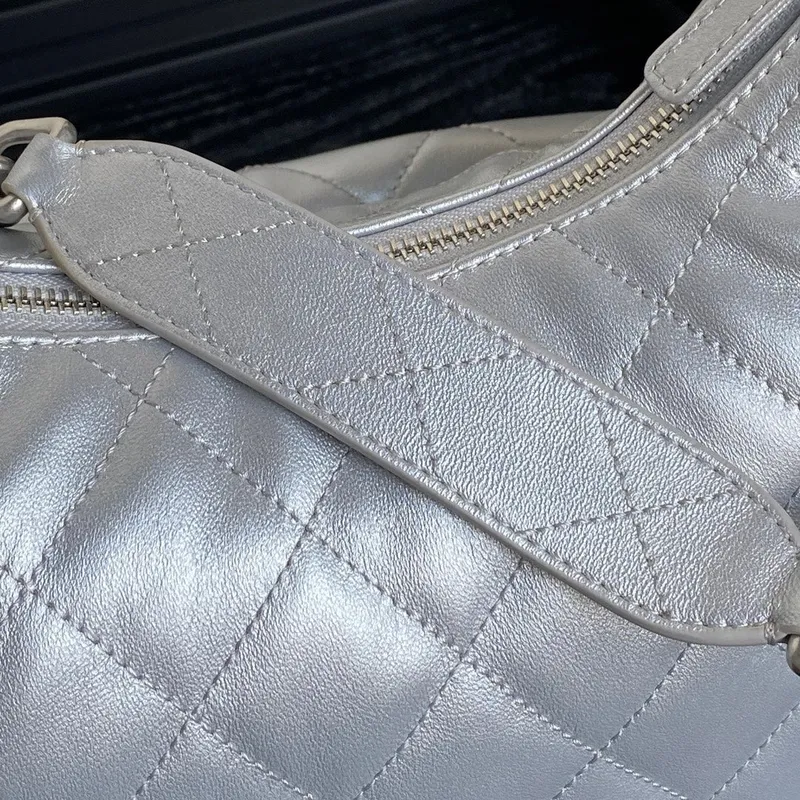 Chanel AS5302 Hobo Lesklá jehněčí kůže & Zlatý tón kovu Stříbrná