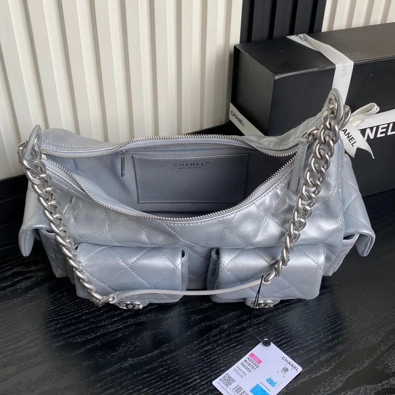 Chanel AS5302 Hobo Lesklá jehněčí kůže & Zlatý tón kovu Stříbrná
