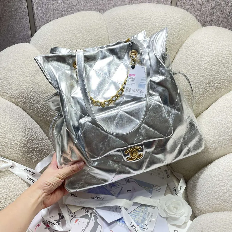 Chanel AS5315 Nákupní taška Lesklá jehněčí kůže & Zlatý tón kovu Stříbrná