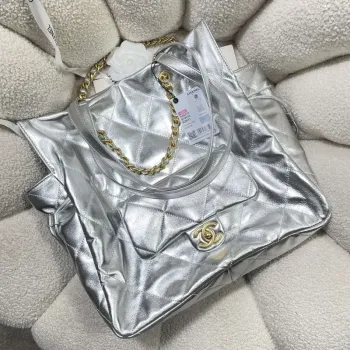 Chanel AS5315 Nákupní taška Lesklá jehněčí kůže & Zlatý tón kovu Stříbrná