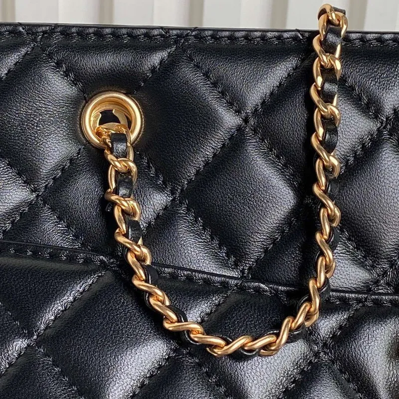 Chanel AS5192 Malá taška lesklá jehněčí kůže & zlatý tón kovu černá