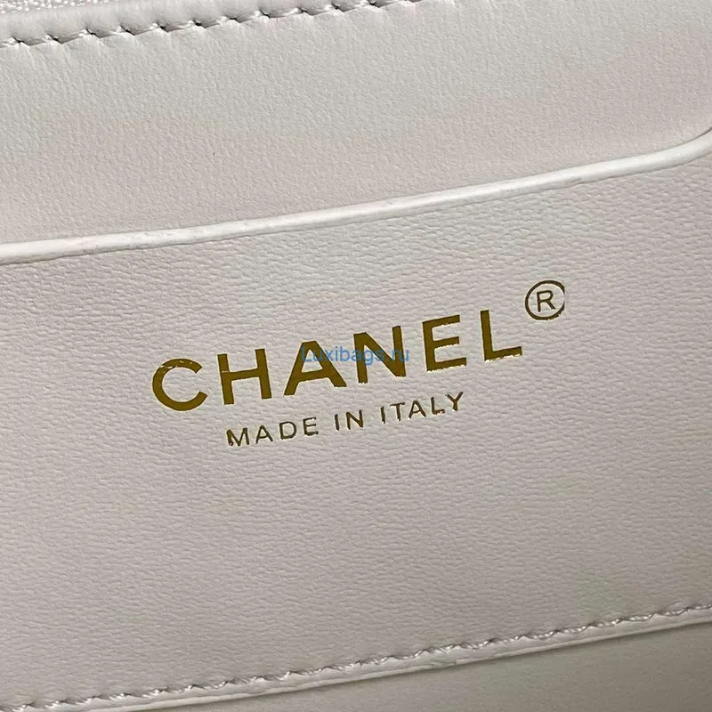 Chanel 25C AS5036 Malá taška z jehněčí kůže & zlatého tónu kovu bílá