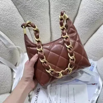 Chanel AS4922 Malá hobo lesklá jehněčí kůže & zlatý tón kovu hnědá