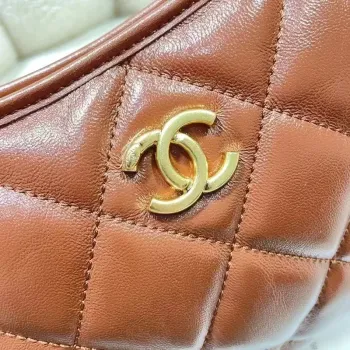 Chanel AS4922 Malá hobo lesklá jehněčí kůže & zlatý tón kovu hnědá