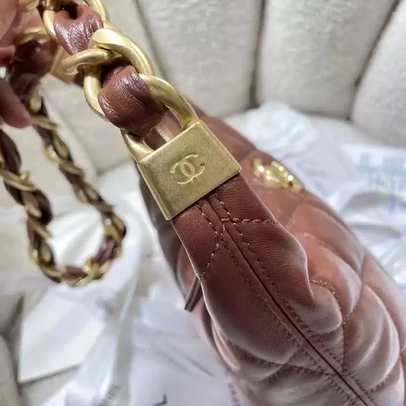 Chanel AS4922 Malá hobo lesklá jehněčí kůže & zlatý tón kovu hnědá