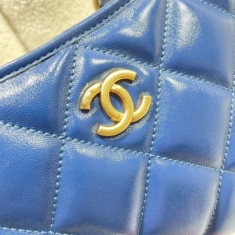 Chanel AS4922 Malá hobo lesklá jehněčí kůže & zlatý tón kovu námořnická modrá