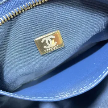 Chanel AS4922 Malá hobo lesklá jehněčí kůže & zlatý tón kovu námořnická modrá